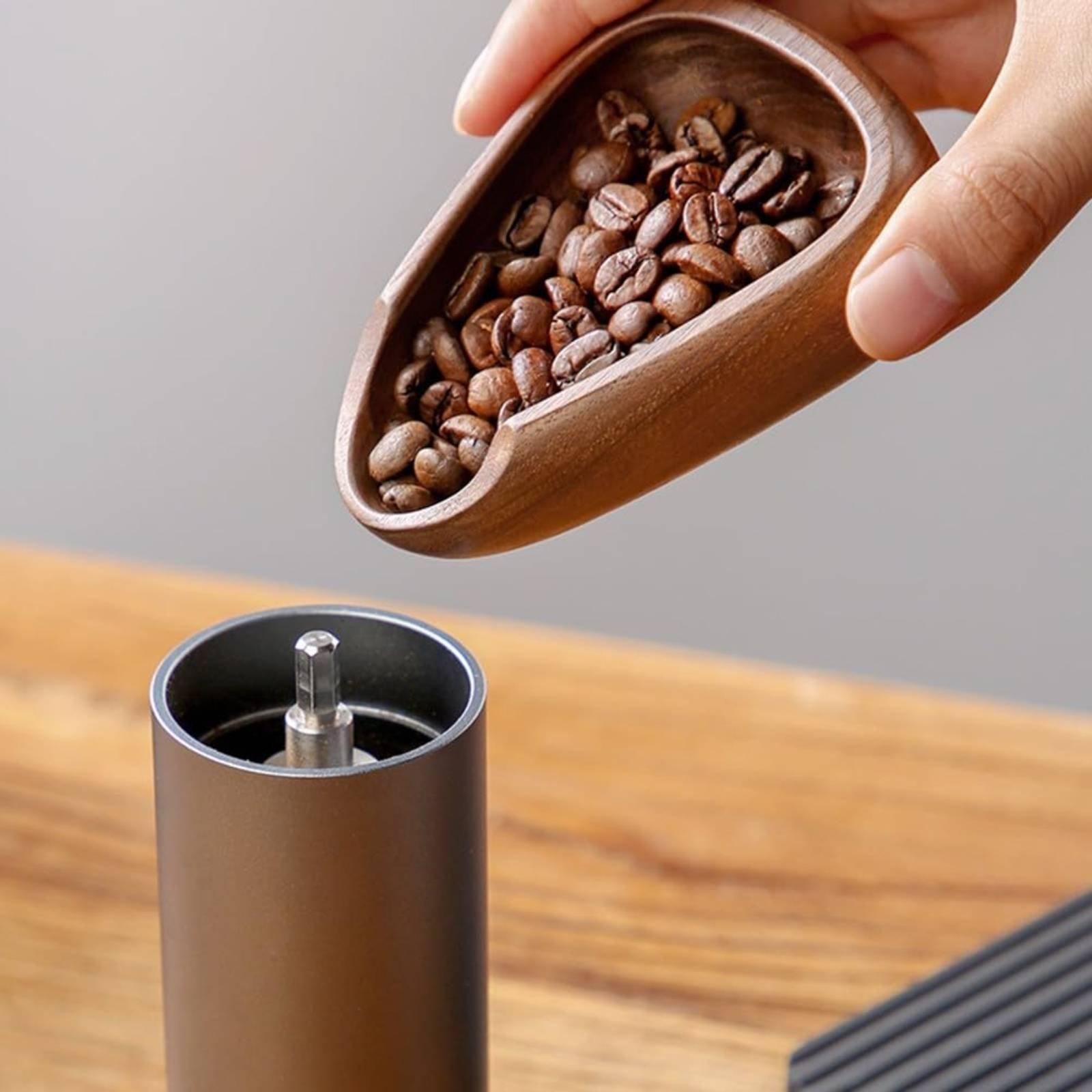 Stevige houten doseerbak voor  - Coffee Bean And Tea Leaf recensie en prijs