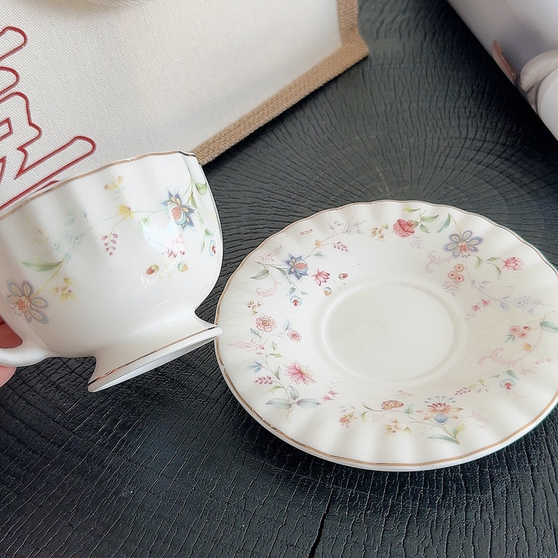 Gouden bloemenprint koffiekopj - Coffee Tea Drawing recensie en prijs