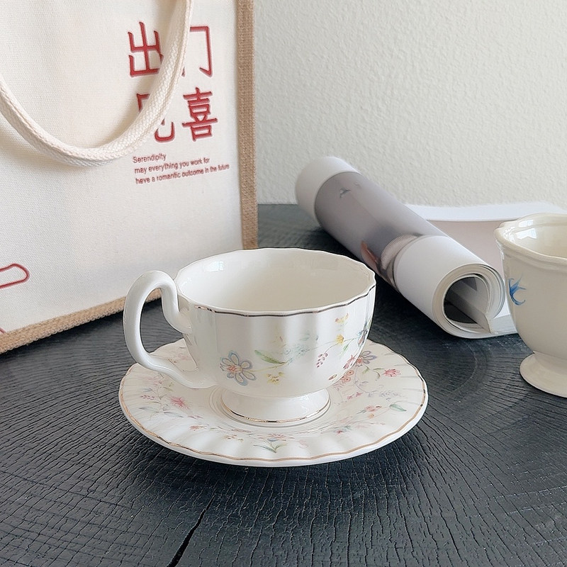Gouden bloemenprint koffiekopj - Coffee Tea Drawing recensie en prijs
